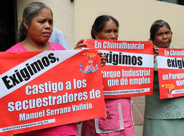 Campesinos poblanos se unen a la lucha en Segob; piden justicia para don Manuel Serrano