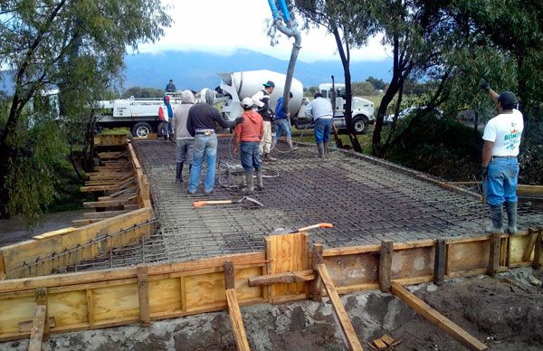 Construcción del puente saca cosechas en Chosto de los Jarros