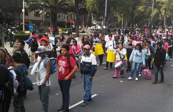 Campesinos del Valle de Toluca presentes en la manifestación de 100 mil antorchistas