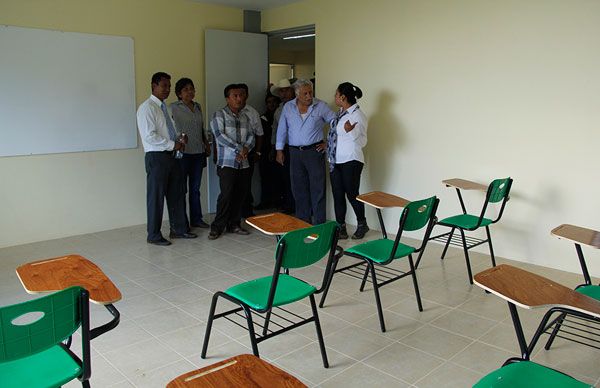 Invierte Antorcha 2.3 mdp para educación en Eloxochitlán