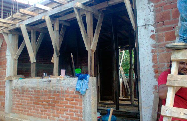 Antorcha Campesina construye aula en Matías Romero