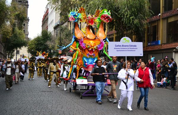Artesanos de Chimalhuacán participan en concurso de alebrijes monumentales 