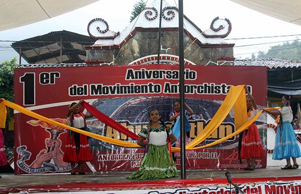 Celebran aniversario en Ahuacatlán y Tepetzintla