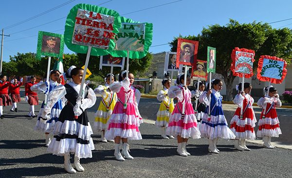 Conmemoran estudiantes la Revolución Mexicana