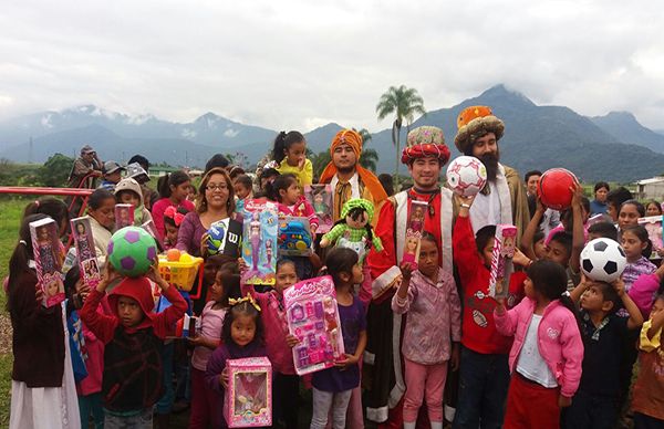 Festejan Día de Reyes en colonias antorchistas de Córdoba