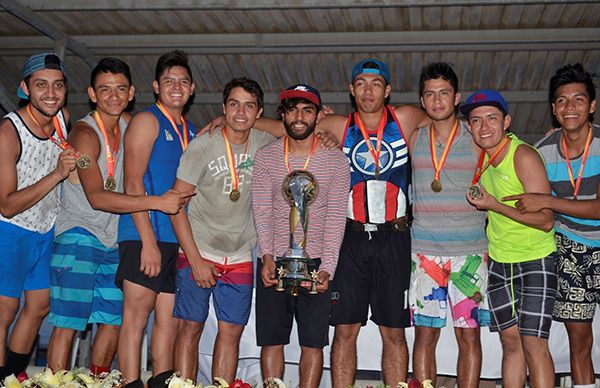 Logra Puebla oro en voleibol