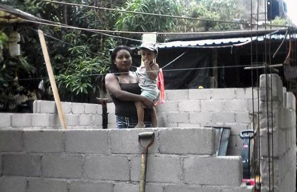 Mejora Antorcha viviendas de familias humildes de la Costa Chica