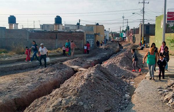 Pavimentan tres calles gestionadas por Antorcha en col.Mesoamérica