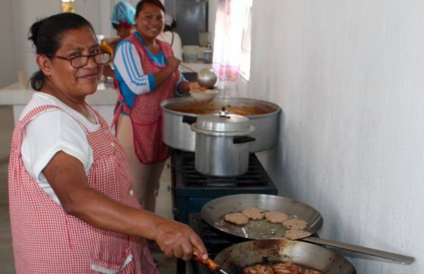 Los comedores comunitarios de Chimalhuacán ayudan a la economía familiar