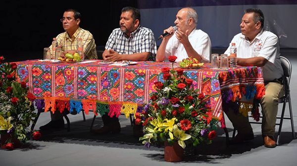 Imparte Juan Celis conferencia ante líderes de Guerrero