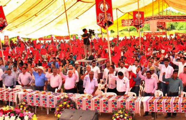 20 mil oaxaqueños de la costa festejan 35 años de lucha contra la pobreza 