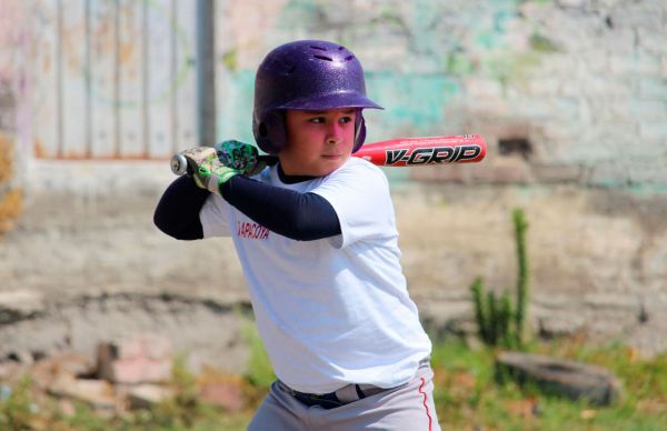  Apoya IMCUFIDE a equipos de béisbol 