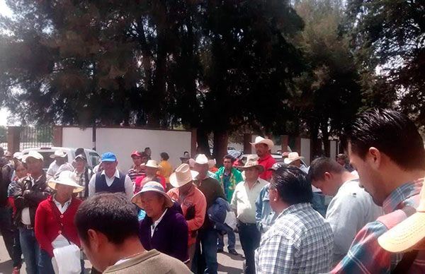 Reciben campesinos 2 mdp en fertilizante