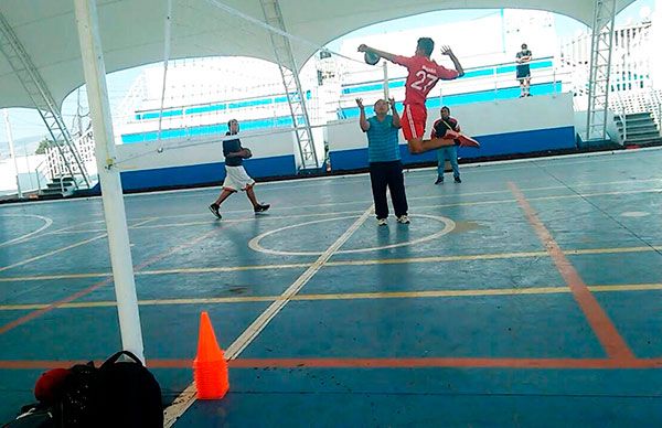 Presente Huauchinango en la eliminatoria estatal de Voleibol