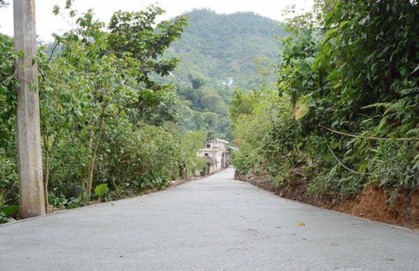Agradecen vecinos pavimentación realizada por ayuntamiento antorchista
