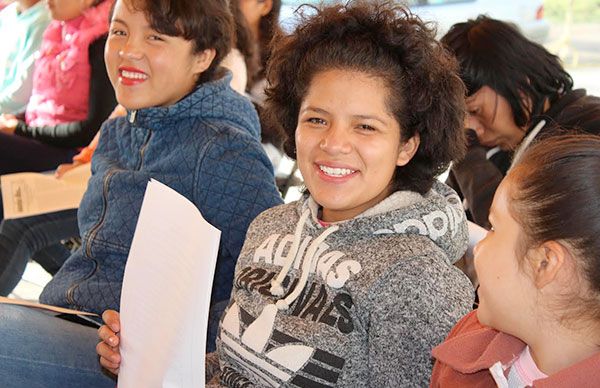 Becan a estudiantes de Valle de Chalco