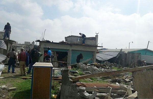  Desalojan a locatarios del mercado La Laguna en Ecatepec