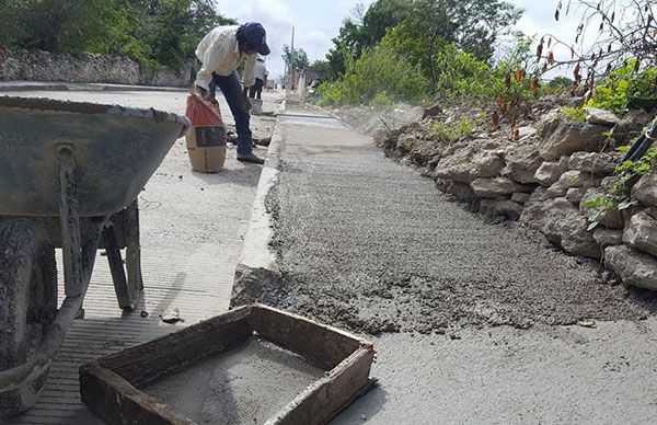 Pavimentan calle en Tepexi