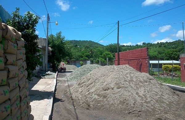 Benefician con pavimentación en Colucán