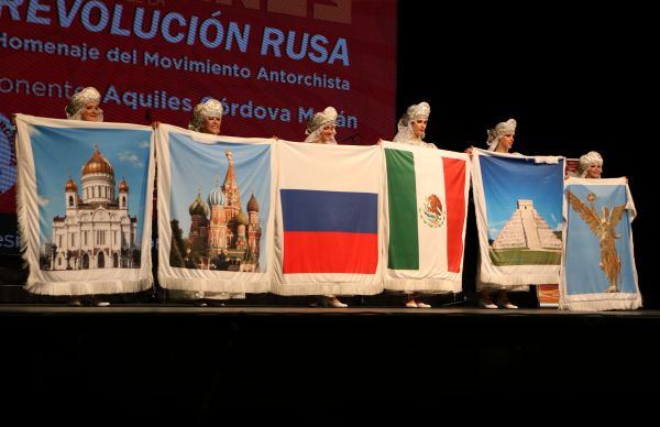 100 años de la Revolución Rusa, homenaje del Mov. Antorchista