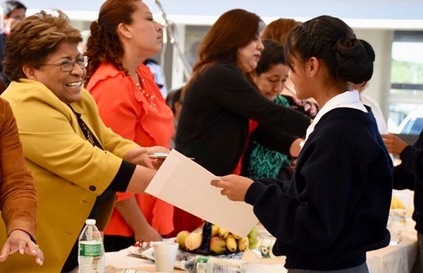 Gestiona Hersilia Córdova 10 mdp para Unidad Educativa en Atlixco