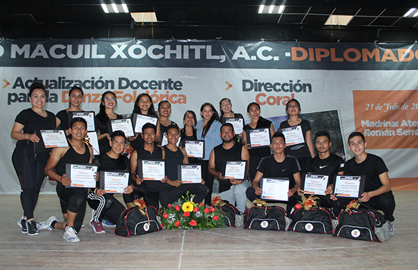 Concluyen diplomados en el Instituto Macuil Xóchitl