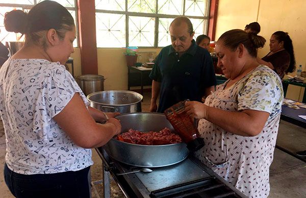 Imparte CBTa 168 de Huitzilan cursos a pobladores
