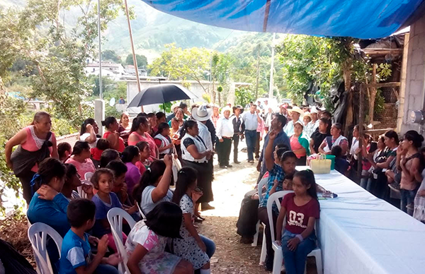 Gracias a Antorcha, Xaltepec tienen electrificación 