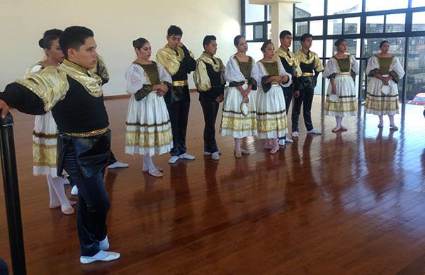 Invitan a los jóvenes a estudiar artes 