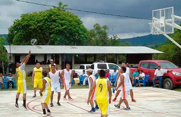 Agradecen pobladores cancha de usos múltiples en Rancho Nuevo