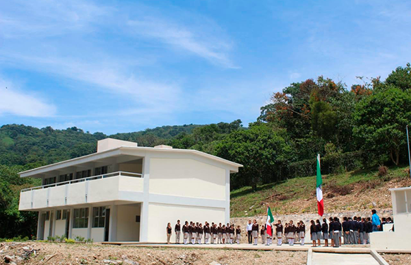 Construye Antorcha aulas en Vicente Guerrero
