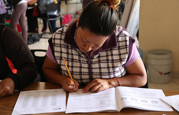 Impulsa comuna educación en adultos