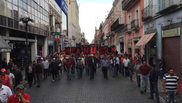 Marcha Antorcha en Puebla para exigir justicia