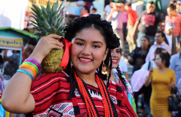Concurso de Folclor Internacional: por la cultura y la justicia para campesinos de Oaxaca