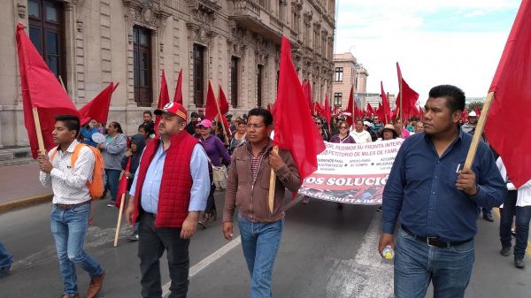 Ante incapacidad de Javier Corral, marchan antorchistas de Chihuahua