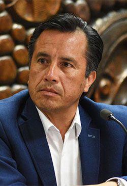El gobierno de Cuitláhuac García despoja de viviendas a veracruzanos