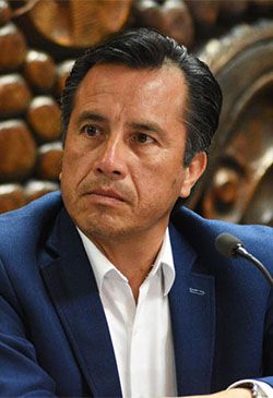 El gobierno de Cuitláhuac García despoja de viviendas a veracruzanos