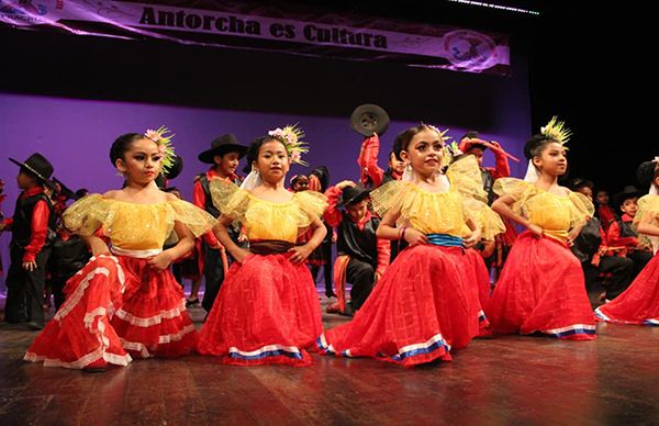 Realizan Gala Cultural rumbo al 45 Aniversario de Antorcha