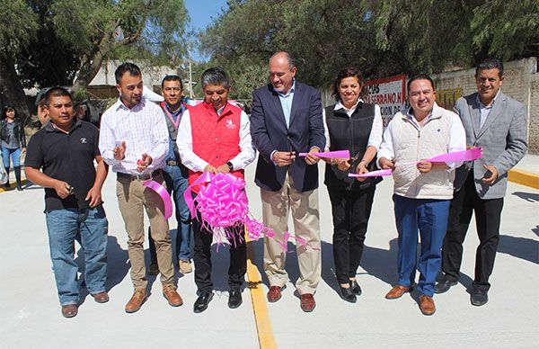 Rehabilitan vía principal para facilitar acceso peatonal y vehicular