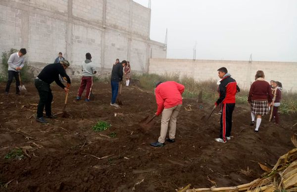 Fomentan trabajo manual en Bachillerato de San Salvador El Seco