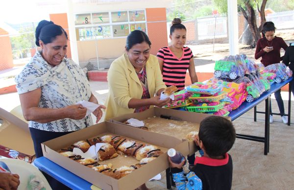 Festejan día de Reyes en Tecomatlán