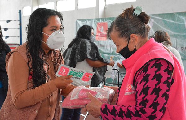 Abrigan con chalecos a personas adultas mayores de Ixtapaluca