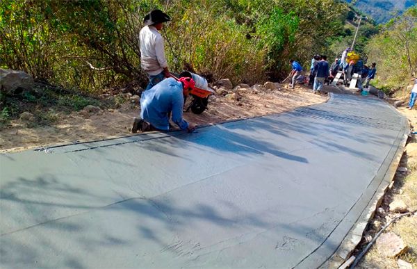 Realizan en la comunidad de Sultepequito trabajos de encementado hidráulico