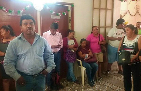 Ignora alcaldesa de Acatlán demandas educativas