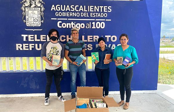Telebachillerato recibe donación de libros para proyecto de biblioteca