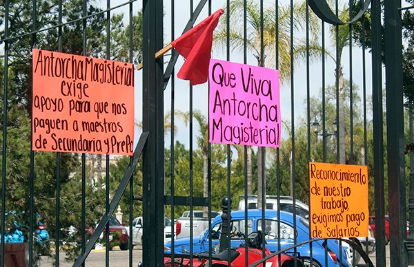 Protesta maestros de Durango por impago
