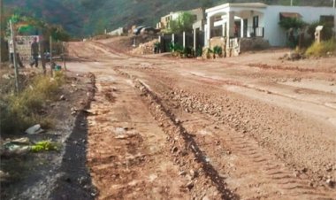 Logran antorchistas rehabilitación de calles en Guaymas