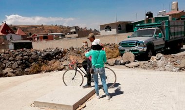 De casa en casa docentes de la EPO 355, promocionan su plantel educativo