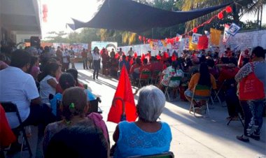 Manzanillenses sostienen reunión con los candidatos de la coalición 