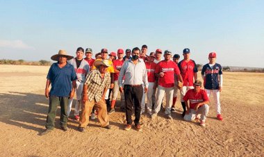 Rescata Antorcha campo de beisbol en Guanajuato